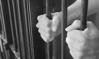 Homem é preso em flagrante pela Polícia Civil ao tentar abrir conta em banco com documento falso em MT