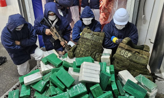 Gefron apreende 159 tabletes de cloridrato de cocaína em caminhão frigorífico