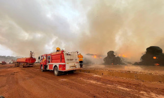 Bombeiros extinguem incêndio de grandes proporções em indústria algodoeira em MT