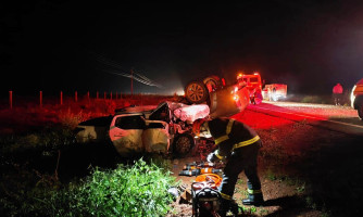 Corpo de Bombeiros realiza o desencarceramento de três vítimas presas às ferragens de veículo