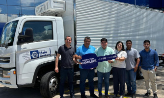 Deputado Moretto entrega 2 caminhões-baú para a agricultura familiar de Quatro Marcos