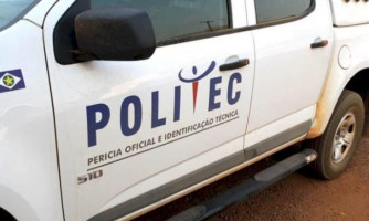 Homem é assassinado e corpo encontrado na porta de casa