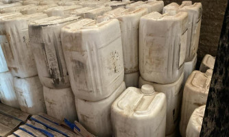 Polícia Civil localiza comércio ilegal e apreende 99 galões de agrotóxicos em MT