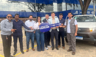 Moretto e Secretaria de Estado de Agricultura entregam caminhonete para Mirassol D’Oeste