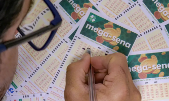 Mega-Sena acumula para R$ 50 milhões; sorteio será na terça (20)