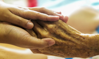 Pontes e Lacerda: Paciente que sofreu acidente vascular consegue home care e alimentação especial na Justiça