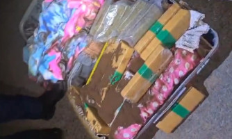 Adolescente é apreendida em flagrante transportando 20 tabletes de maconha em ônibus para interior de MT