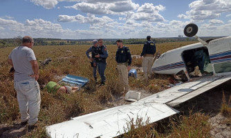 Avião de pequeno porte cai após ser alvejado por tiros nas proximidades do Posto Sapé; veja o vídeo
