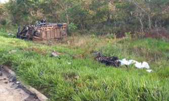 Batida entre van da Saúde e SW4 deixa mais de 10 mortos em Comodoro