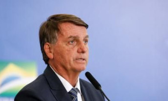 Bolsonaro sobre licitação de ônibus com preço inflado; 'Deixa acontecer, pô'
