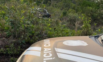 Camionete roubada em assentamento é recuperada pela Polícia Civil em área de mata