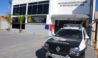 Casal é preso após filho de 1 ano morrer em Cáceres: “Tinha lesões pelo corpo todo”, diz delegada