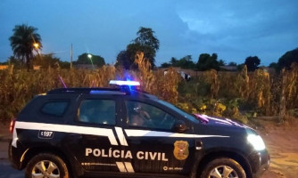 Corpo de mulher morta a pauladas é encontrado em milharal e dois suspeitos são presos