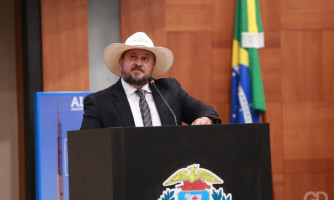 Defensor de Bolsonaro, deputado diz que se orgulha do rótulo de 'negacionista'