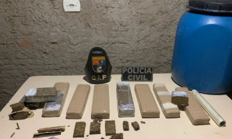 Dois suspeitos de venda de entorpecentes são presos em flagrante com mais de 10 tabletes de maconha em Mirassol d'Oeste