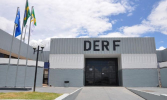 Dupla é presa em flagrante depois de furtar camionete e tentar jogar veículo contra policiais civis