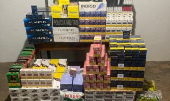 Dupla é presa em flagrante pela PM com mais de 500 maços de cigarros contrabandeados