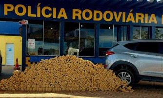 Em Rondonópolis-MT, PRF apreende 617kg de maconha em veículo