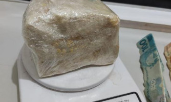 Força Tática prende passageiro com meio quilo de droga em carro de aplicativo em Cáceres