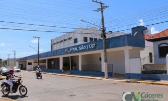 Funcionários do Hospital São Luiz de Cáceres protestam devido a salários atrasados