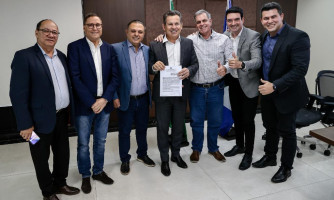 Governador autoriza convênios para obras de asfalto novo em Campo Verde e Acorizal e ponte em Primavera