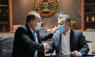 Governador transmite cargo ao presidente da Assembleia Legislativa, Max Russi