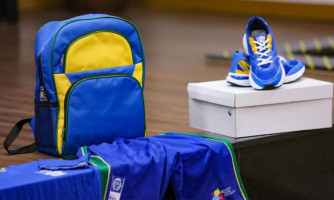 Governo de MT finaliza licitação e 380 mil estudantes da rede estadual receberão kits uniformes