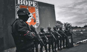 Governo de MT promove troca de comando e entrega fuzis aos policiais do Bope