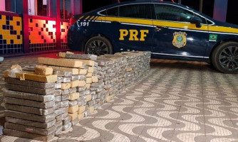 Homem é preso pela PRF com mais de 305 Kg de Skunk em MT