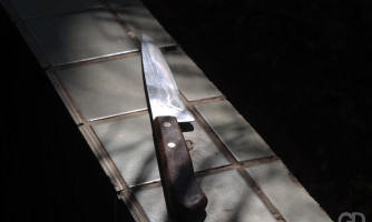 Homem mata o irmão com 3 golpes de faca e foge em Pontes e Lacerda