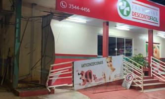 Ladrão é preso embriagado após bater caminhonete furtada contra fachada de farmácia em MT