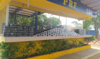 Motoristas são presos com 280 kg de entorpecentes em MT