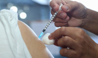 MT deve receber 177 mil doses para vacinar moradores em região de fronteira contra a Covid-19