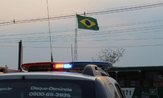 Parado em barreira, motociclista sem habilitação confessa que trocaria veículo por droga na Bolívia