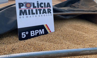 PM prende motorista e apreende caminhão com 48 toneladas de soja furtada