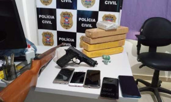 Polícia Civil apreende 5 tijolos de maconha, arma de fogo e prende 7 suspeitos durante averiguação de uma denúncia