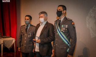 Polícia Militar homenageia 70 personalidades com a medalha 