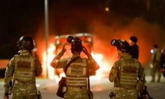 Policiais detém manifestantes que fariam protestos diante do STF
