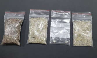 Policial e passageiro são presos com diamantes sem documentação em MT