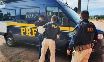 PRF apreende cocaína presa ao corpo de homem