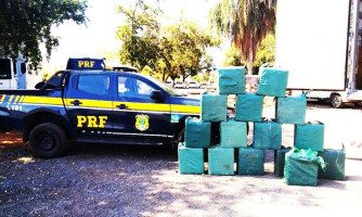 PRF apreende meia tonelada de cocaína escondida em baú de caminhão