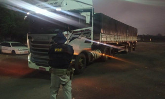 PRF recupera carreta roubada e liberta motorista feito refém em MT