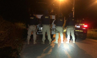 PRF recupera veículo roubado e prende receptador no momento da entrega da carga
