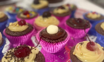 Projeto de empreendedorismo ensina técnicas de confeitaria a mulheres vítimas de violência doméstica em Cáceres