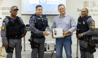 Sema-MT entrega rastreadores, telefones via satélite e embarcação para apoiar ações da Polícia Militar