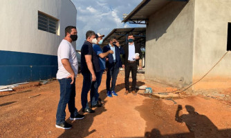 Valmir Moretto vistoria reforma da Feira do Produtor Rural e firma novos compromissos em Mirassol D’Oeste