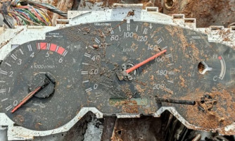 Velocímetro de caminhonete que bateu em van com pacientes travou em 150 km/h; veja as fotos
