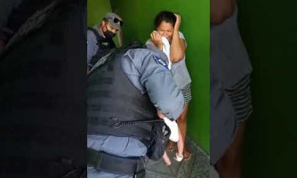 PMs salvam bebê sufocado diante da mãe em completo desespero