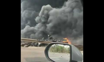 Carreta-tanque explode e mata motorista queimado na Serra de São Vicente