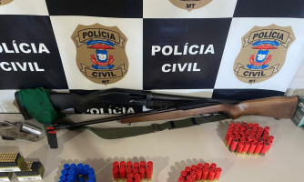 Polícia Civil apreende armas e munições em endereço de investigado por oito disparos contra veículo